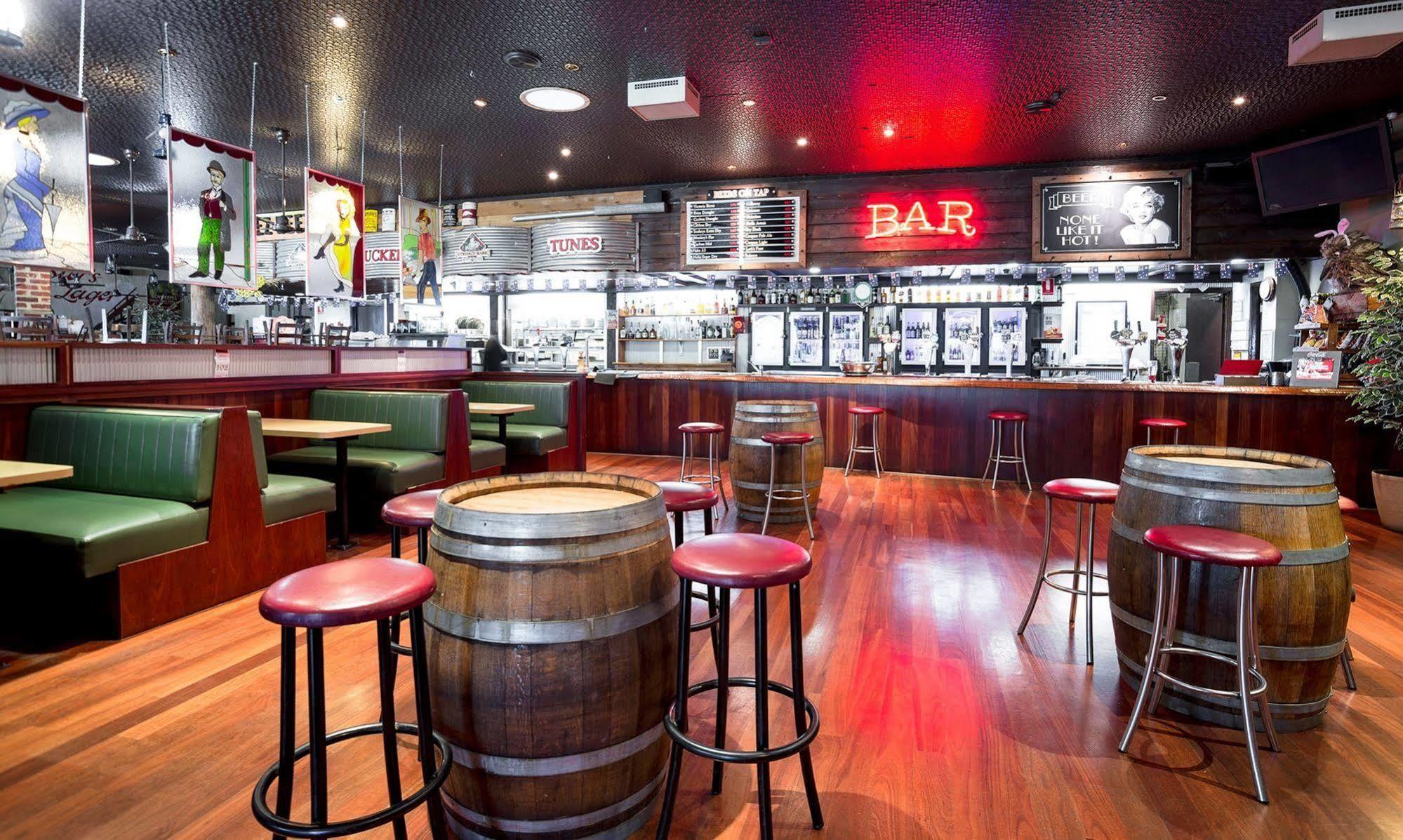 Nightcap At Wanneroo Tavern Exterior foto