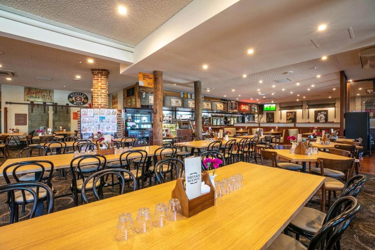 Nightcap At Wanneroo Tavern Exterior foto